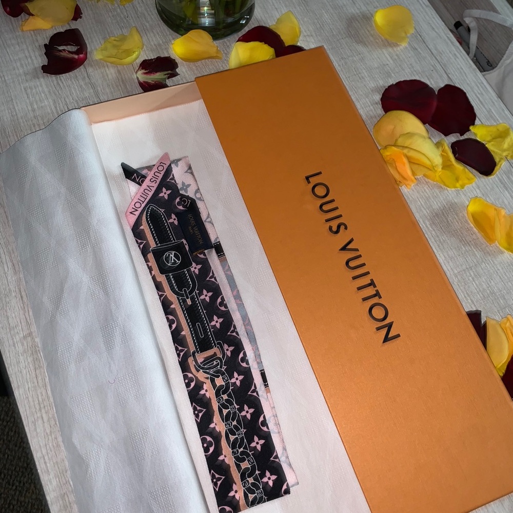 Louis Vuitton Rising Confidential Bandeau …